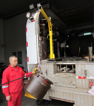 车载式电动小吊机1-2使用图：龙海起重工具(LongHai Hoisting)中国官方网站